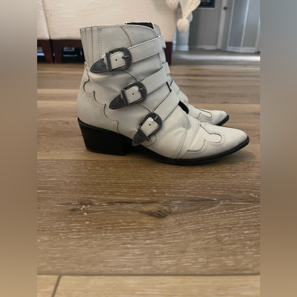 INDIGO RD | White Western Buckle Ankle Bootie